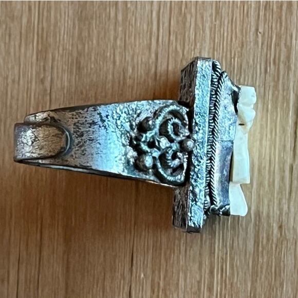 Vintage Metal Stone? Women's Ring. Chinese? Has great detail. - Picture 6 of 8